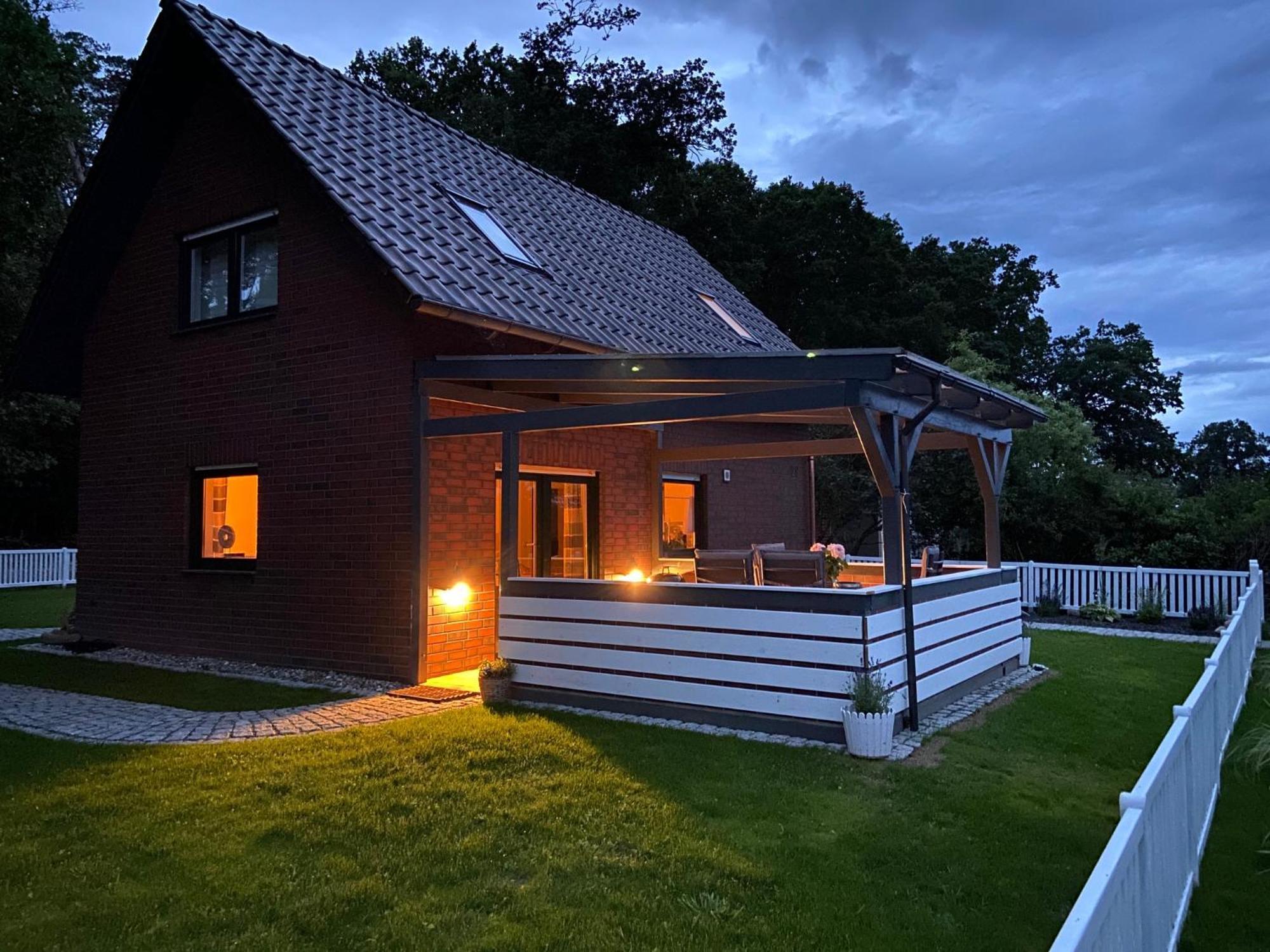 Strandhaus Mathea - Ruhige Lage Direkt Am Fleesensee - Parkplatz, Kamin, Sauna - Familienfreundlich Unter Göhren 外观 照片